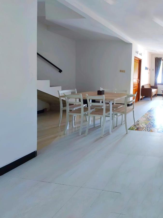 Homestay Omah Putih Bantul Esterno foto